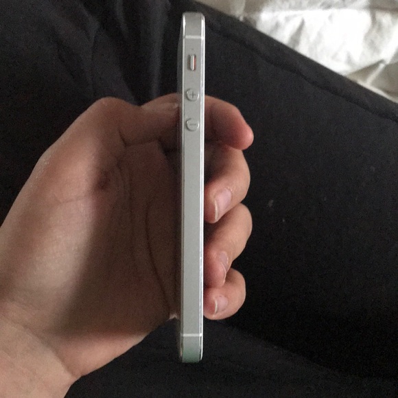 Used iPhone 5s - Picture 2 of 5